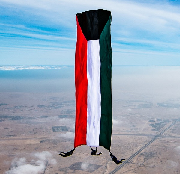 ضباط كويتيون تحدوا الصعاب لإيصال علم الكويت إلى عنان السماء ودخولهم "غينيس" 